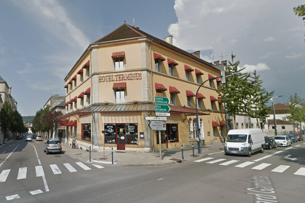 La jeune femme a été poignardée dans une chambre de cet hôtel de Lons-le-Saunier, dans la nuit du samedi 21 septembre