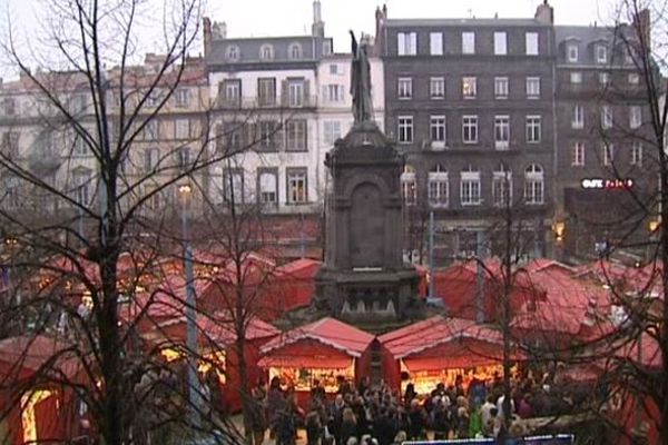 Le marché de Noël de la place de la Victoire est ouvert tous les jours jusqu'au 28 décembre, de 10h à 20h.