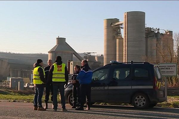 Les salariés ont engagé un bras-de-fer avec la direction du groupe Lafarge. 