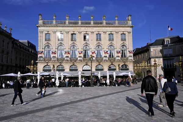 A partir du lundi 14 octobre 2024, le Grand Hôtel de la Reine se met en
mode travaux pour au moins deux ans et liquide une grosse partie de son mobilier.