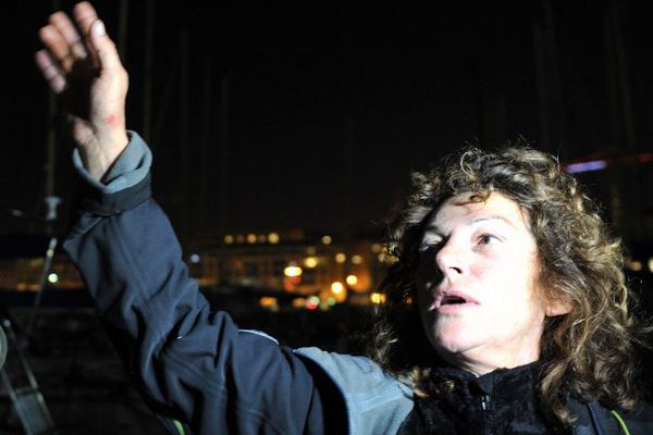 La navigatrice Florence Arthaud, le 31 octobre 2011, au port de Marseille après un sauvetage. Quelques heures plus tôt, elle était tombée à la mer au large du Cap Corse. 
La navigatrice est décédée dans un accident d'helicoptère survenu en Argentine, le 14 mars 2015, alors qu'elle participait à une émission de Télé-réalité.