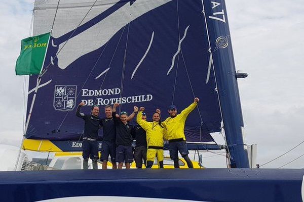 Victoire de l'Ultim Edmond De Rothschild sur la Rolex fastnet race