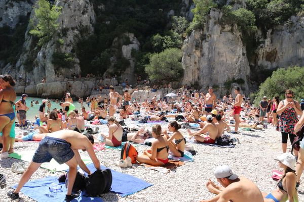 La calanque d'En Vau (août 2020) a atteint des pics de fréquentation de 3000 visiteurs par jour. 