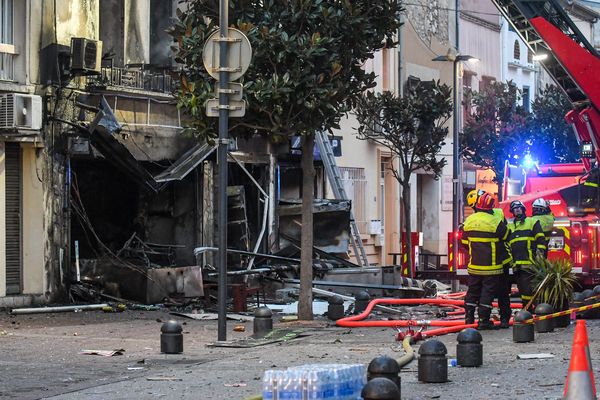 L'explosion à Saint-Laurent-de-la-Salanque (Pyrénées-Orientales) dans la nuit du 14 au 15 février 2022 a fait huit morts et 4 blessés. Une enquête est depuis en cours pour comprendre les origines du drame.