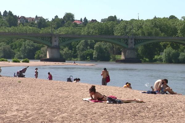 Pas de baignade pour Nevers Plage pour l'instant, l'eau de la Loire est trop haute.