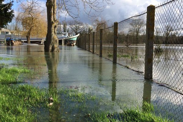 Début de crue de la Seine à Saint-Pierre du Vauvray (Eure) le vendredi 26 janvier 2018 vers 13h40