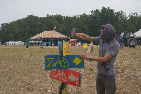 Les opposants à l'autoroute A69 ont installé un campement à Puylaurens dans le Tarn pour leur mobilisation durant le week-end du 8 juin 2024.