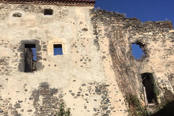 Le Loto du patrimoine va aider à financer la restauration de cette maison qui fait partie du fort villageois de Mareugheol dans le Puy-de-Dôme.