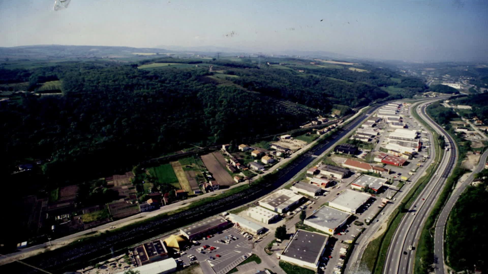 La "France Moche", Les Zones Industrielles Et Commerciales De Givors Et ...