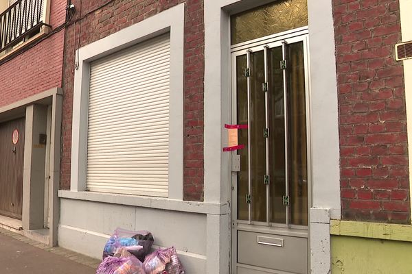 Mardi 29 mars, un scellé était visible sur la porte de l'habitation, située boulevard de Reims, à Roubaix.