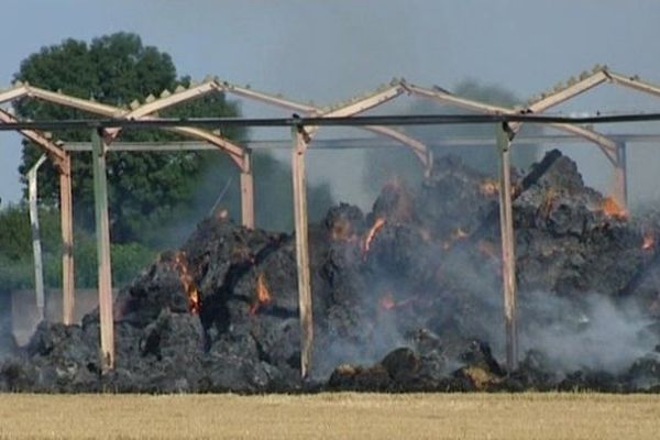 Incendie dans un hangar agricole à Bayonvillers dans la Somme