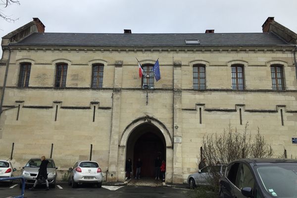 Façade de la maison d'arrêt de Périgueux (Dordogne). Décembre 2018.