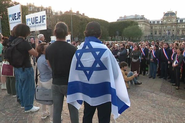 200 personnes sont rassemblées place de la République à Lille ce lundi 9 octobre 2020 en soutien à Israël.