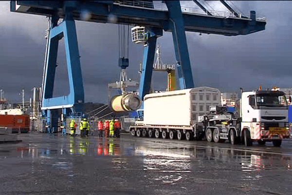 Un navire chargé de 7 tonnes de déchets nucléaires suisses hautement radioactifs est arrivé lundi à Cherbourg en provenance du Royaume-Uni.