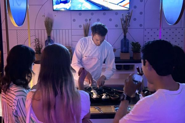 Le chef étoilé de l'Oise, Sébastien Tantot, a cuisiné pour plus de 600 personnes lors des épreuves de natation.