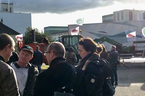 Rassemblement d'agriculteurs devant l'usine Lactalis de Craon, Mayenne, le 19 janvier 2018