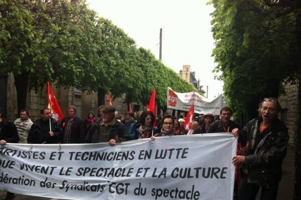 Une cinquantaine d'intermittents du spectacle ont manifesté vendredi en marge du Printemps de Bourges. 