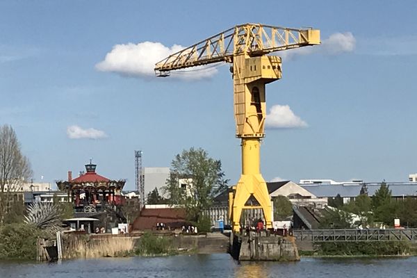 La grue Titan Jaune à Nantes.