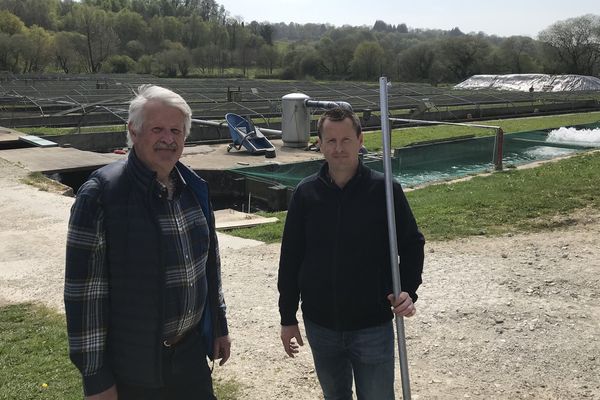 Les exploitations piscicoles de Rudy Thomas et de son père Régis continuent de tourner malgré le confinement.