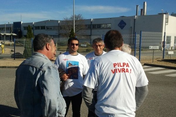 Carcassonne - les employés devant l'usine Pilpa - 20 novembre 2012.