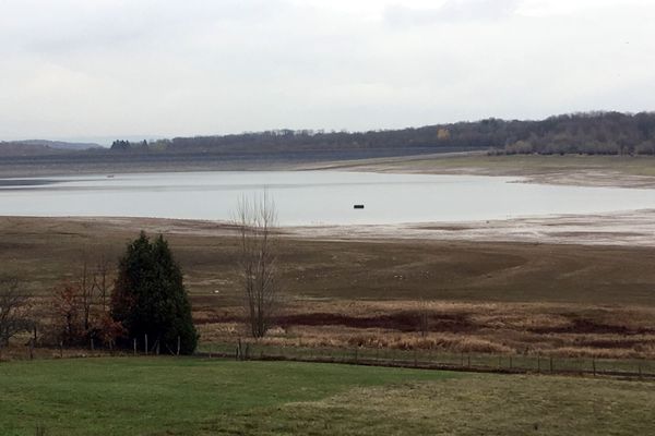 Le barrage de Michelbach, sur la Doller, à son plus bas niveau depuis 2003, alimente en eau potable la région de Mulhouse