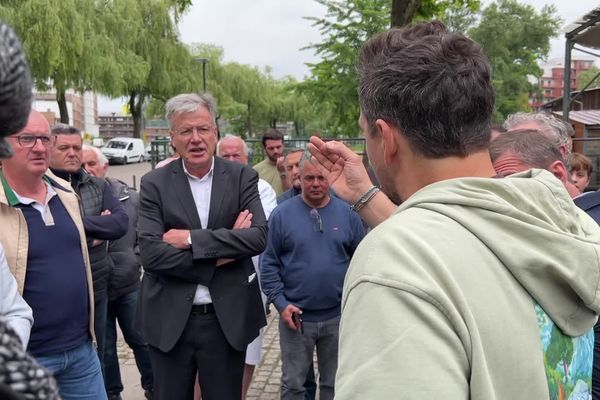 Discussion houleuse entre le représentant de la ville est les forains concernant l'emplacement de la foire Saint-Jean pour cette édition 2024