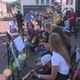 Musiciens, professionnels ou amateurs, se réunissent dans les rues le jour de la fête de la musique.