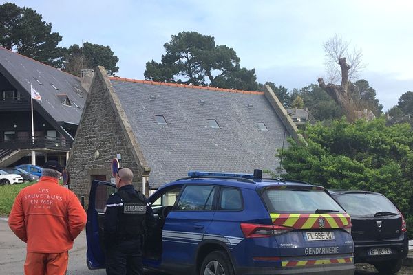 Les recherches des deux autres pêcheurs sont en cours près du Vivier-sur-Mer.