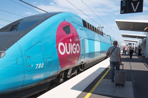 Illustration d'un TGV à quai, à la gare Sud de France, à Montpellier.