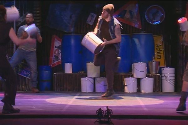 Stomp est aux Folies Bergère jusqu'au 24 décembre.