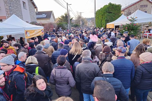 La fil d'attente samedi aux alentours de 17 heures à la Saint-Vincent Tournante 2024.