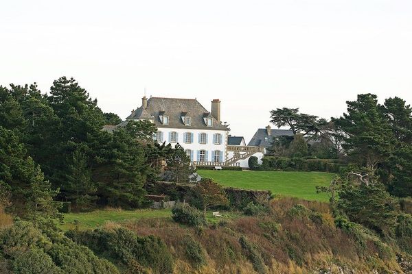 Le manoir des Essarts a été construit dans les années 1920 à Saint-Briac-sur-Mer