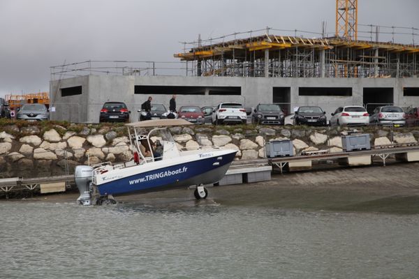 En 44 secondes, le TRINGAboat peut passer de la mer à la terre, et inversement.