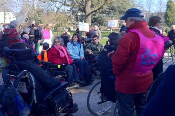 Environ 200 personnes ont manifesté à Orléans, à l'appel de l'APF.