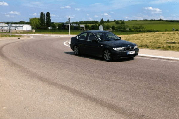 Le rond-point où le dealer a été abattu. 