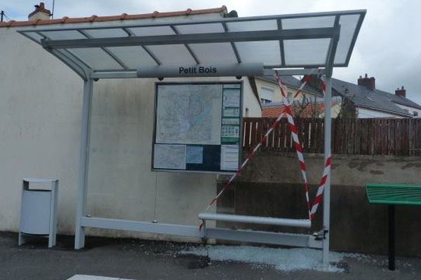 18 aubettes de bus vandalisées entre Le Pellerin et Bouguenais le 31 mars 2017