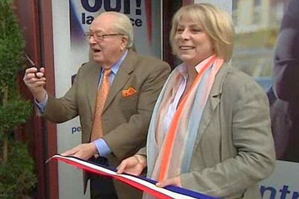 Montpellier - France Jamet et Jean-Marie Le Pen inaugurent la permanence FN - 18 octobre 2013.