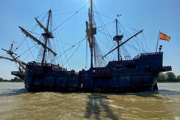 El Galeón remonte la Seine, fier représentant des galions espagnols du XVIe siècle