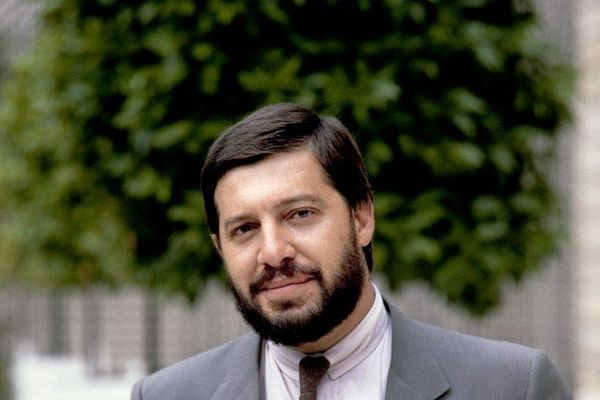 Jean-Claude Colliard dans la cour de l'Elysée.