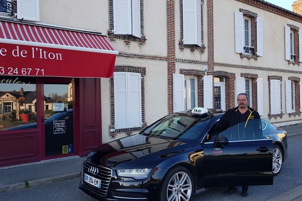 A Saint Ouen sur Iton, le taxi assure désormais les livraisons