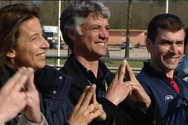 Karim Laghouag, champion olympique 2016, à Lamotte-Beuvron (Loir-et-Cher) aux côtés de représentants de la Fédération Française d’Equitation. Pour annoncer que le parc équestre national était prêt à accueillir la préparation en amont des cavaliers et des chevaux en lice pour les J.O. 2024. 