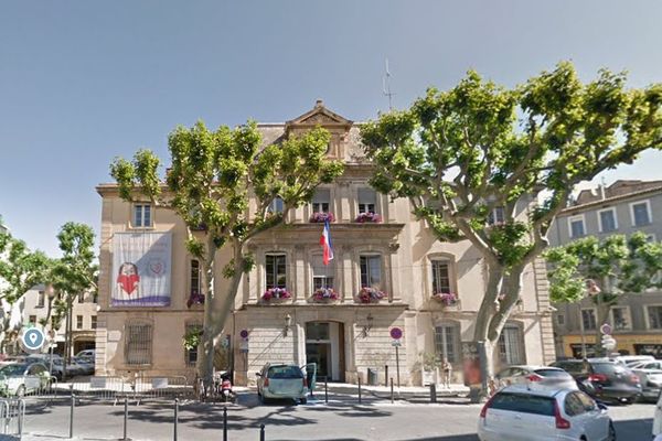 La mairie a mis en place une cellule psychologique ce jeudi à l'hôtel de ville de Carpentras après le suicide d'un policier municipal.