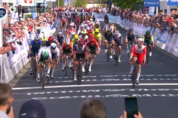 Au terme des 198 kilomètres, Elia Viviani a remporté le 88e Grand Prix de Fourmies.