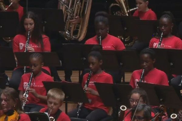 10 ans après son lancement, Démos compte 30 orchestres d’une centaine d’enfants répartis dans toute la France.