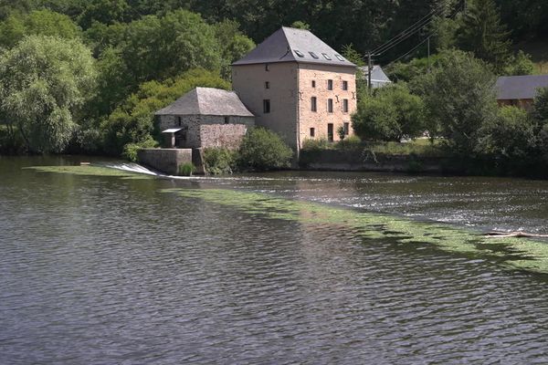 Les maisons éclusières de Mayenne