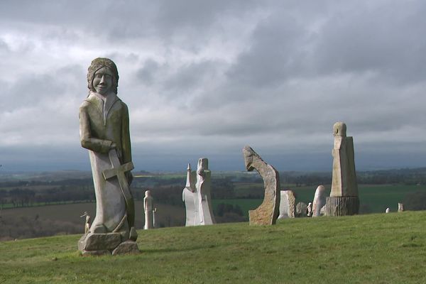 La Vallée des Saints, à Carnoët, dans les Côtes-d'Armor abrite une centaine de statues monumentales. Elle vient de recevoir une 2e étoile aux Guides verts Michelin