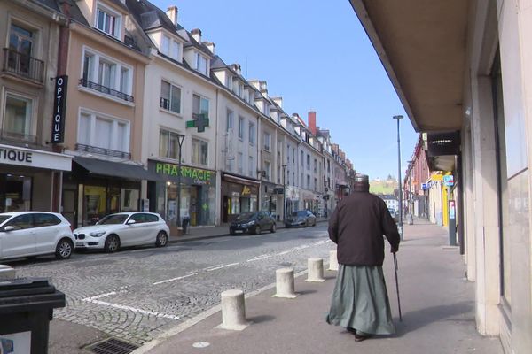 Une rue du centre-ville d'Evreux le 17 mars 2020