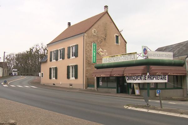 ingénieure de formation, Elena a repris le restaurant routier de Chassillé, en Sarthe