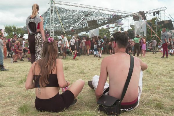 Un millier de personnes est venue faire la fête à Claret, lors d'une rave-party.