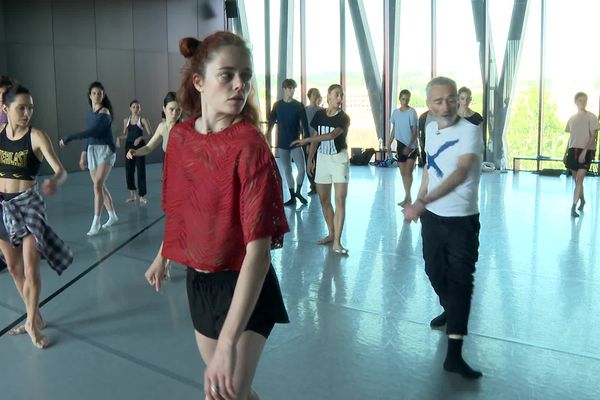 Angelin et ses danseurs lors de la création du ballet Mythologies à Aix-en-Provence.